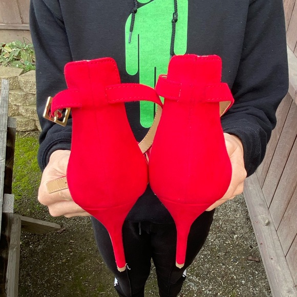 Red Strappy Heels Wmns sz 10 - Picture 3 of 5